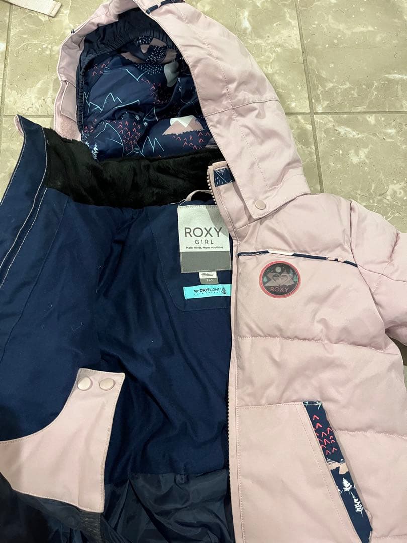 Zoeさん専用　ROXY スノーボードジャケット 4-5T ピンク　ズボンセット