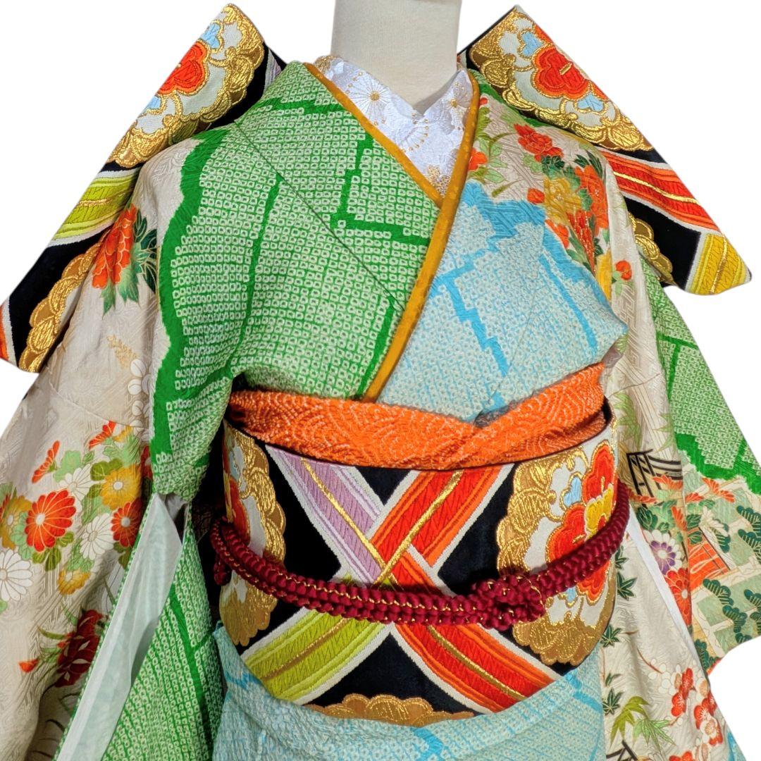 【振袖】御所解模様　絞り　金駒刺繍　白　　正絹　アンティーク