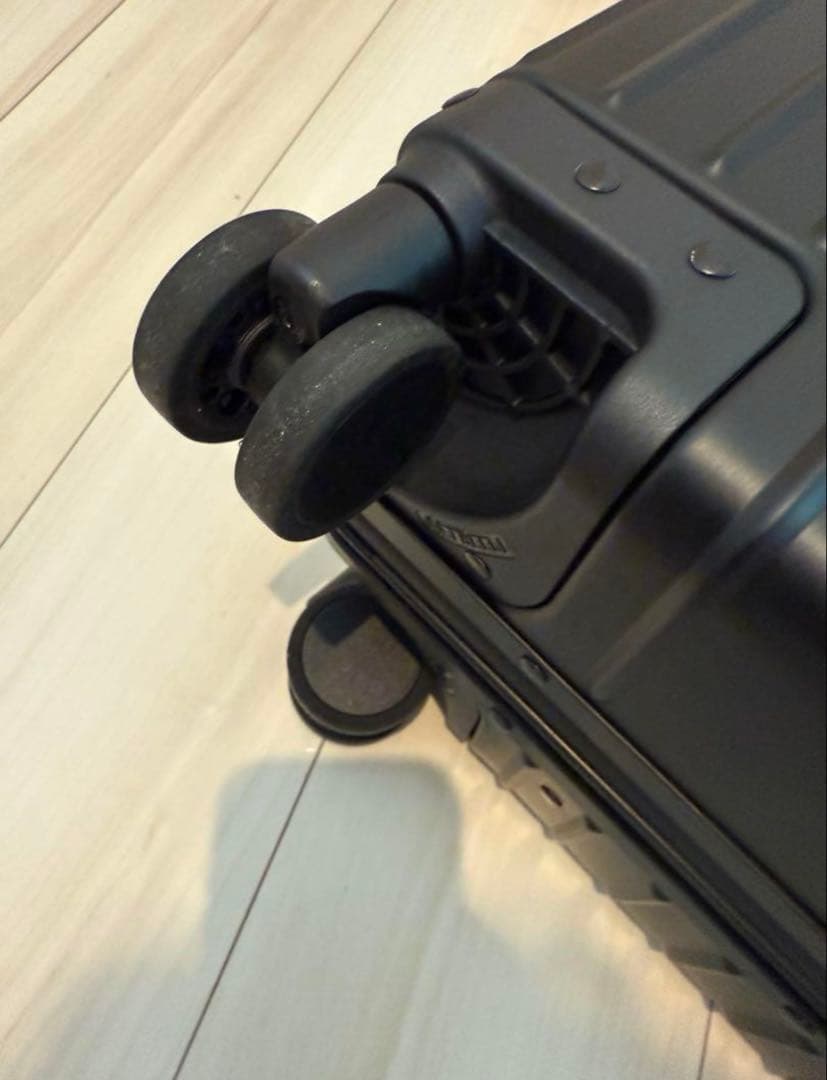 美品　イノベーター　アルミ　スーツケース INV1811 36L 黒　機内持込