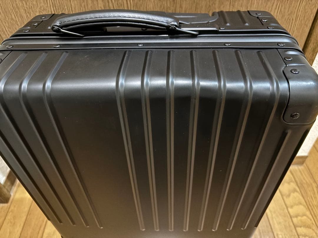美品　イノベーター　アルミ　スーツケース INV1811 36L 黒　機内持込