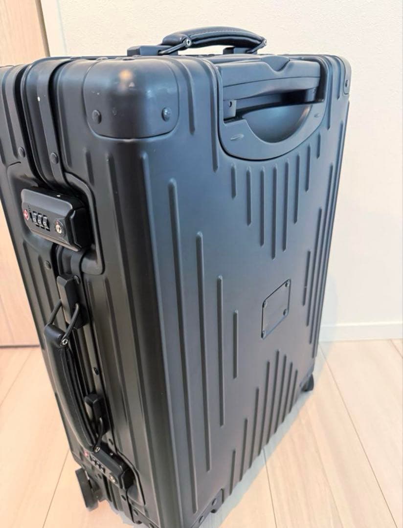 美品　イノベーター　アルミ　スーツケース INV1811 36L 黒　機内持込