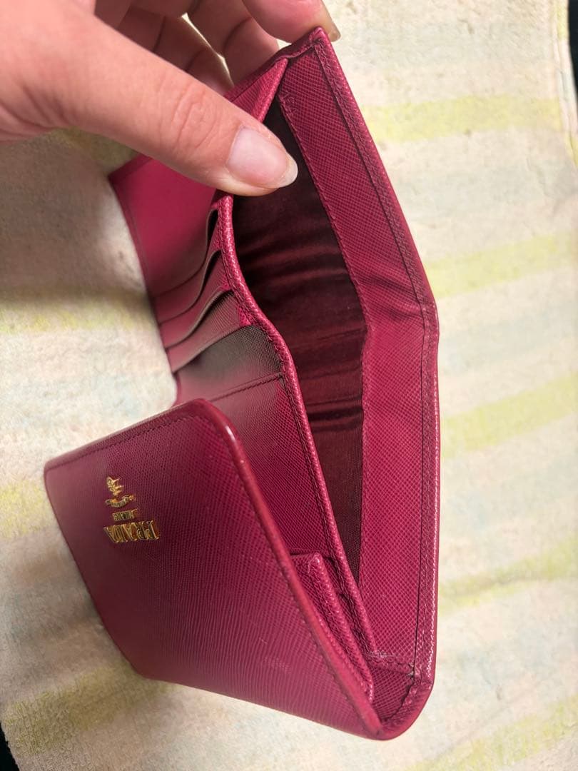 PRADA バーガンディ 三つ折り財布