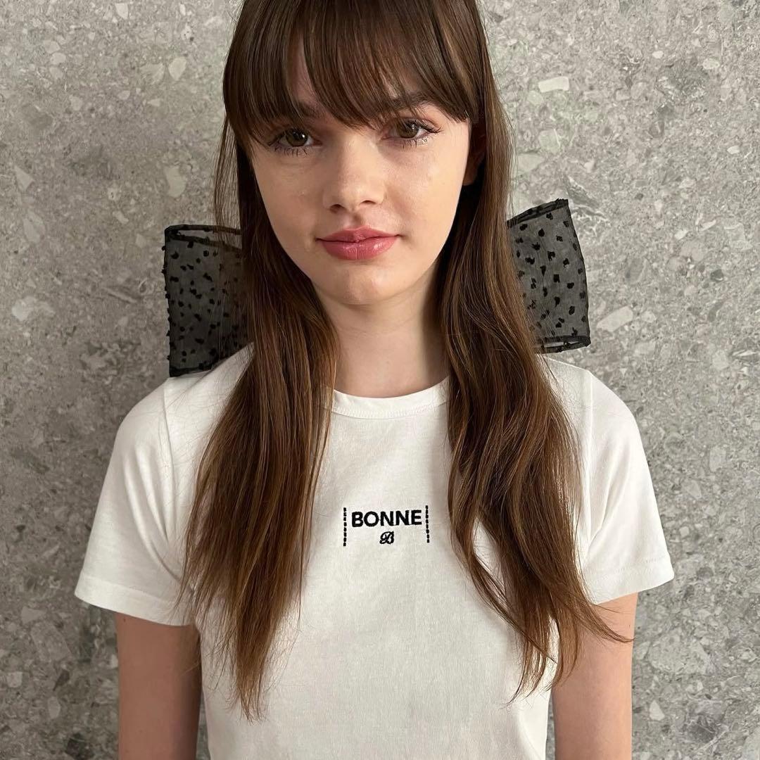 バックリボン \"BONNE\" ロゴ Tシャツ ボンヌ epine エピヌ