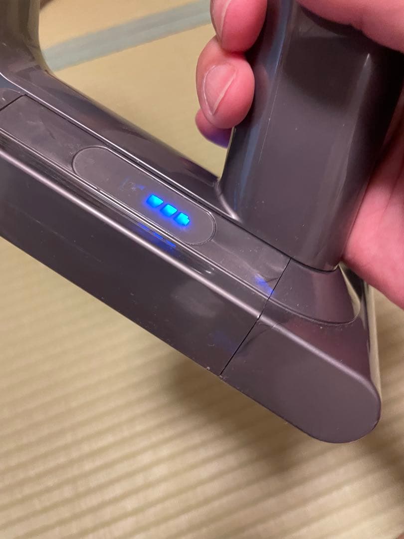Mikaちゃん　Dyson スティッククリーナー　ダイソン　sv12