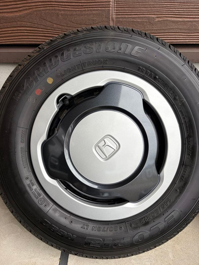 Ｎ－ＶＡＮ　新車外し　ターボ用純正ホイール、タイヤ4本セット　ホイールキャップ付