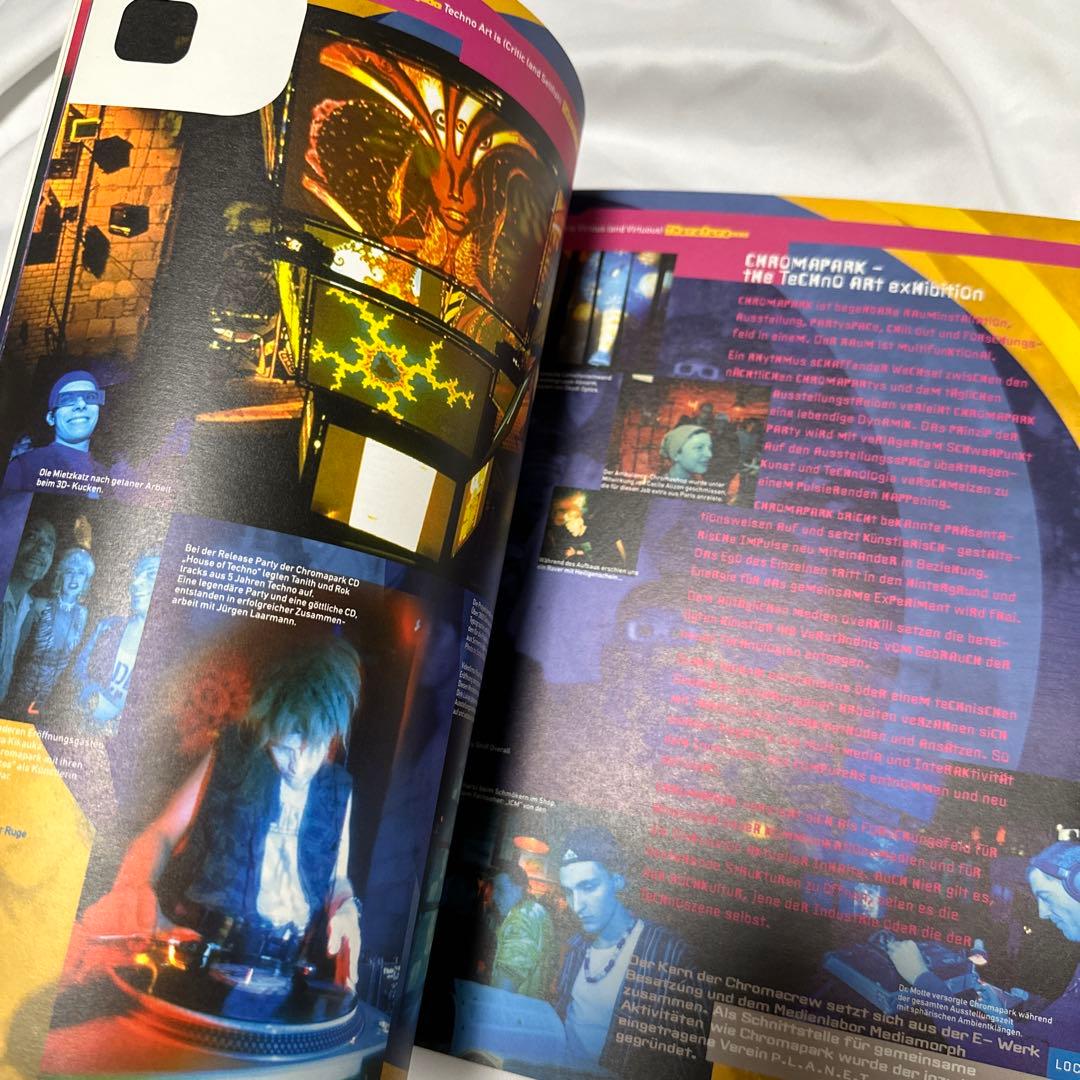 洋書　Localizer 1.0: the techno house book
