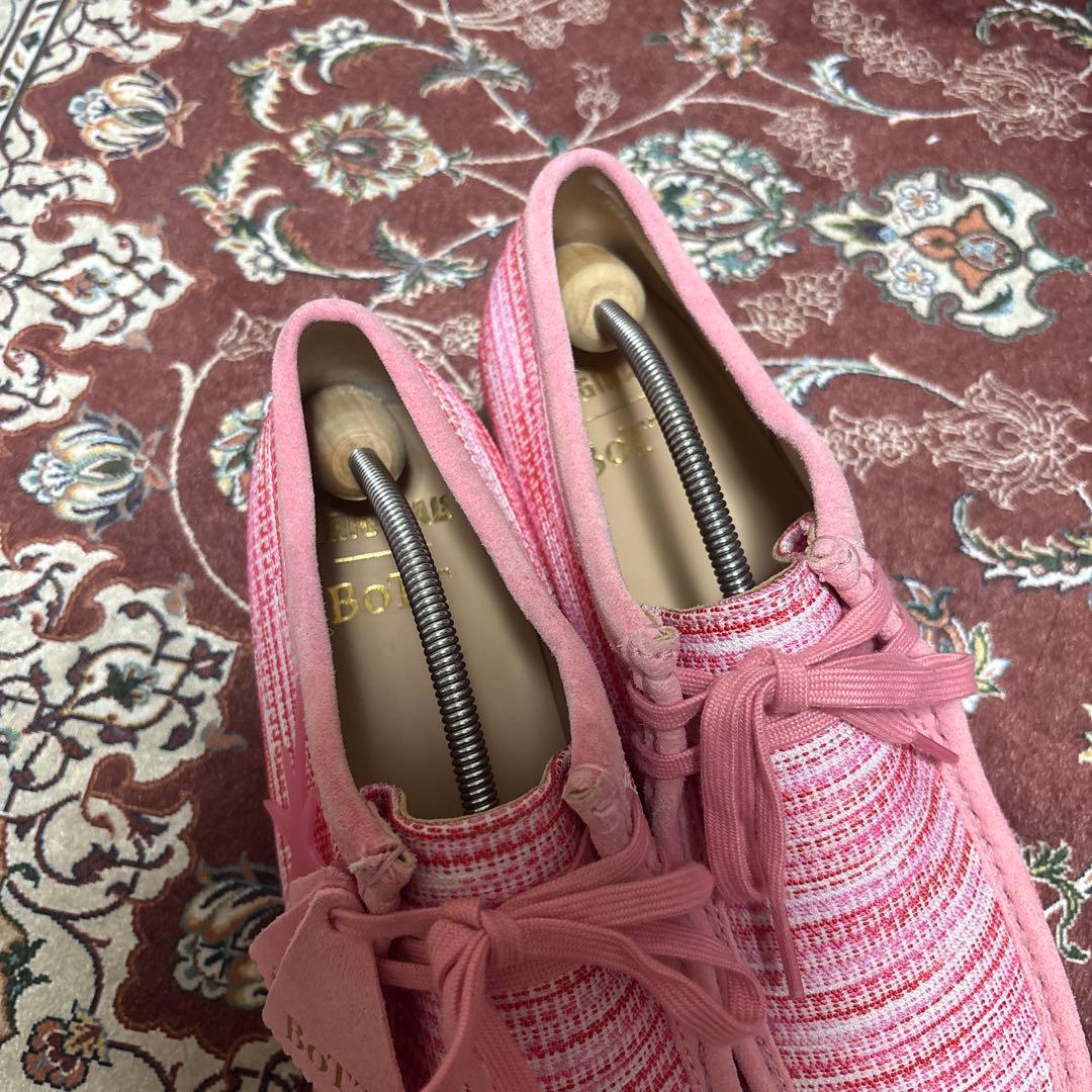 たむけんBoTT × Clarks Wallabee \"Pink\"