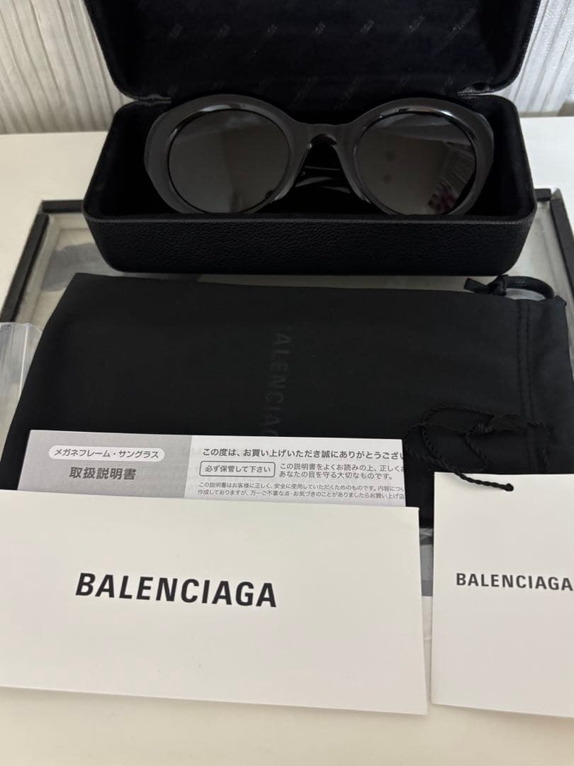 BALENCIAGA オーバル　サングラス
