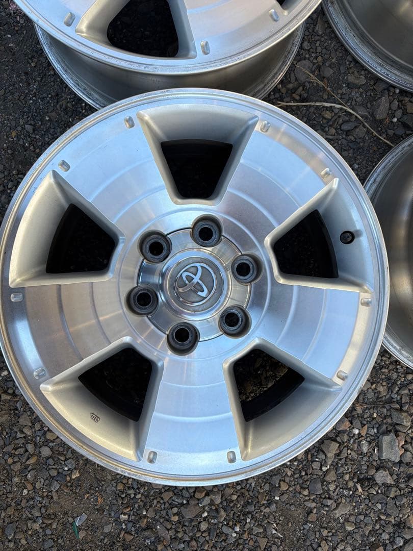 トヨタハイラックス 17インチ シルバー ホイール 5スポーク