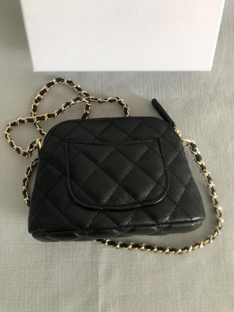 ショルダーバッグ　ノベルディー　可愛い　ゴールドロゴ　レザーバッグ　上品　女性