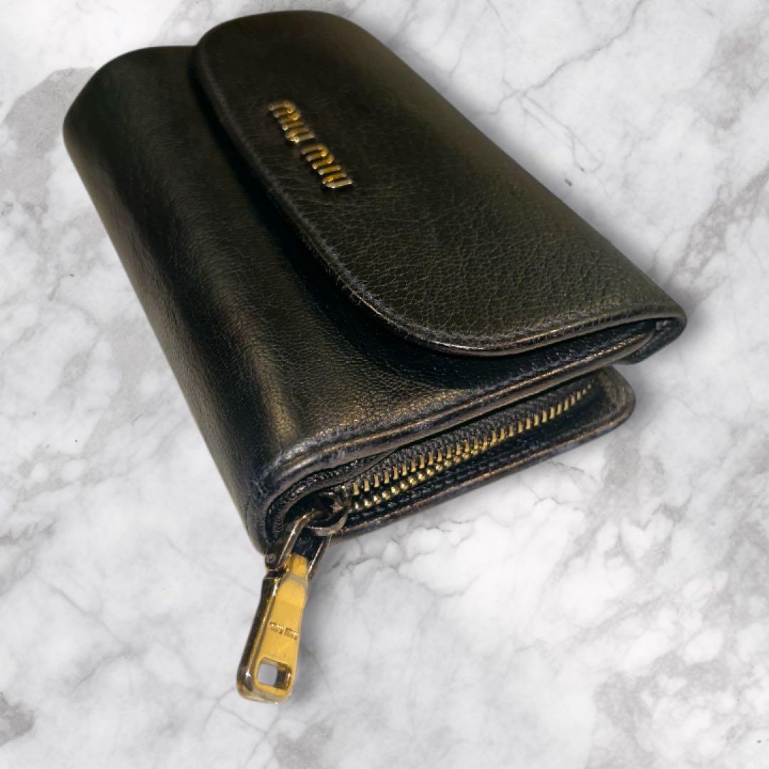 【極美品】miumiu レザー2つ折り財布 ゴールドロゴ 黒