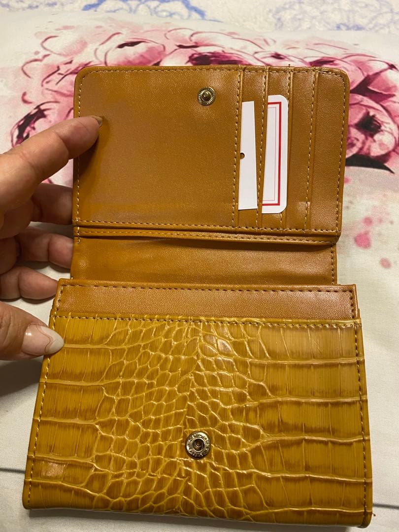 新品【菊の紋章入り】2つ折り財布