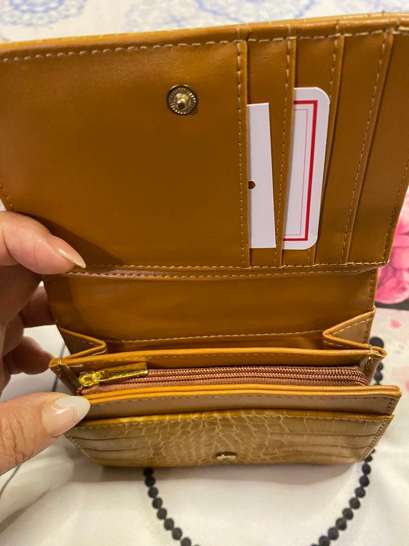 新品【菊の紋章入り】2つ折り財布