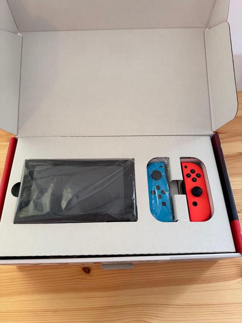 Nintendo Switch バッテリー強化版 ネオンレッド・ネオンブルー 箱