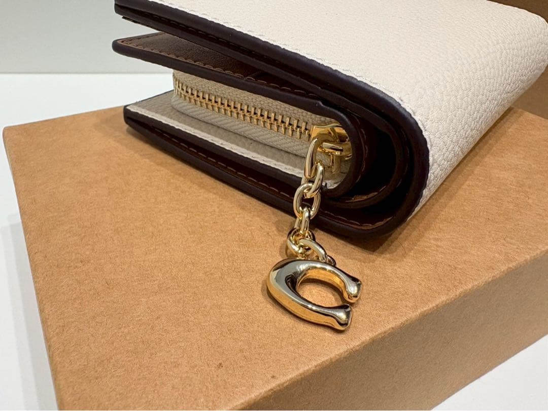COACH コーチ　ホワイト　二つ折り財布　c2862