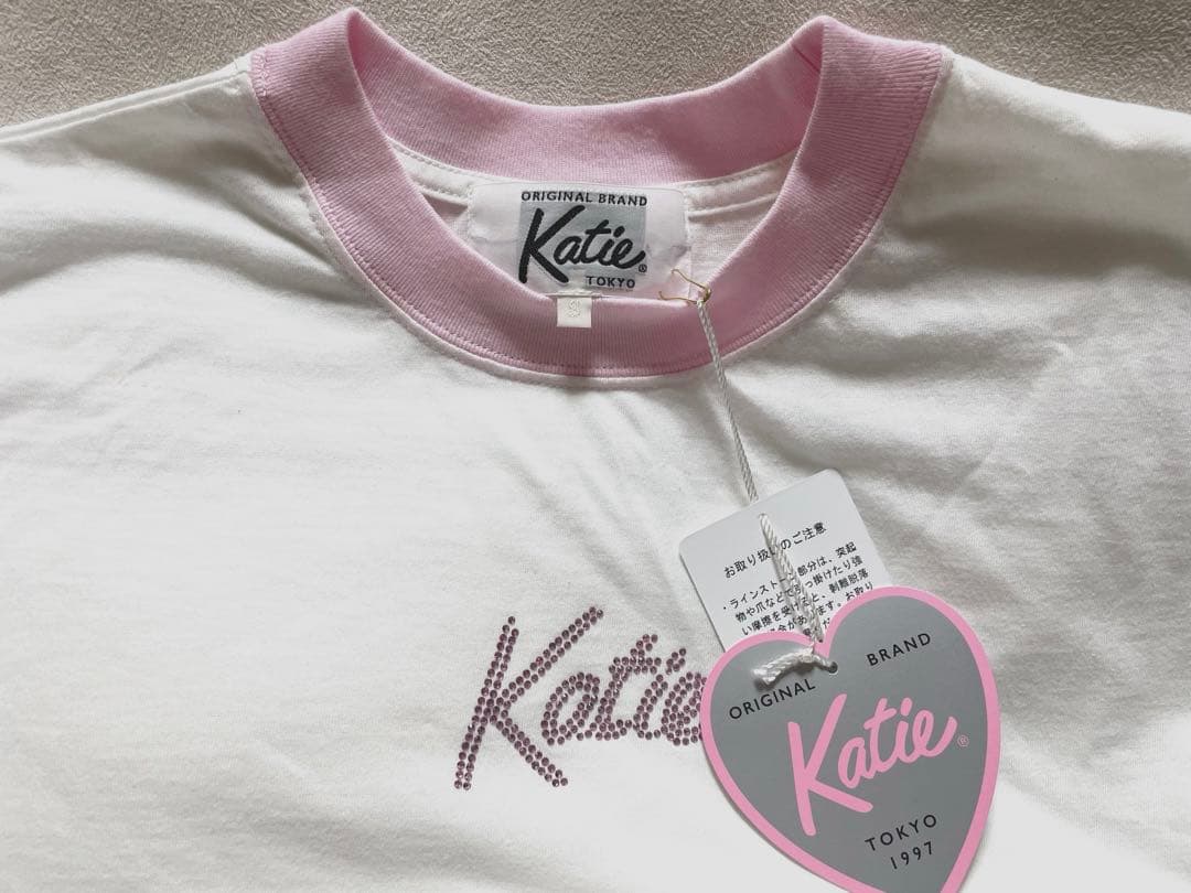 Katie TWINKLE LOGO tee Tシャツ ピンク 白
