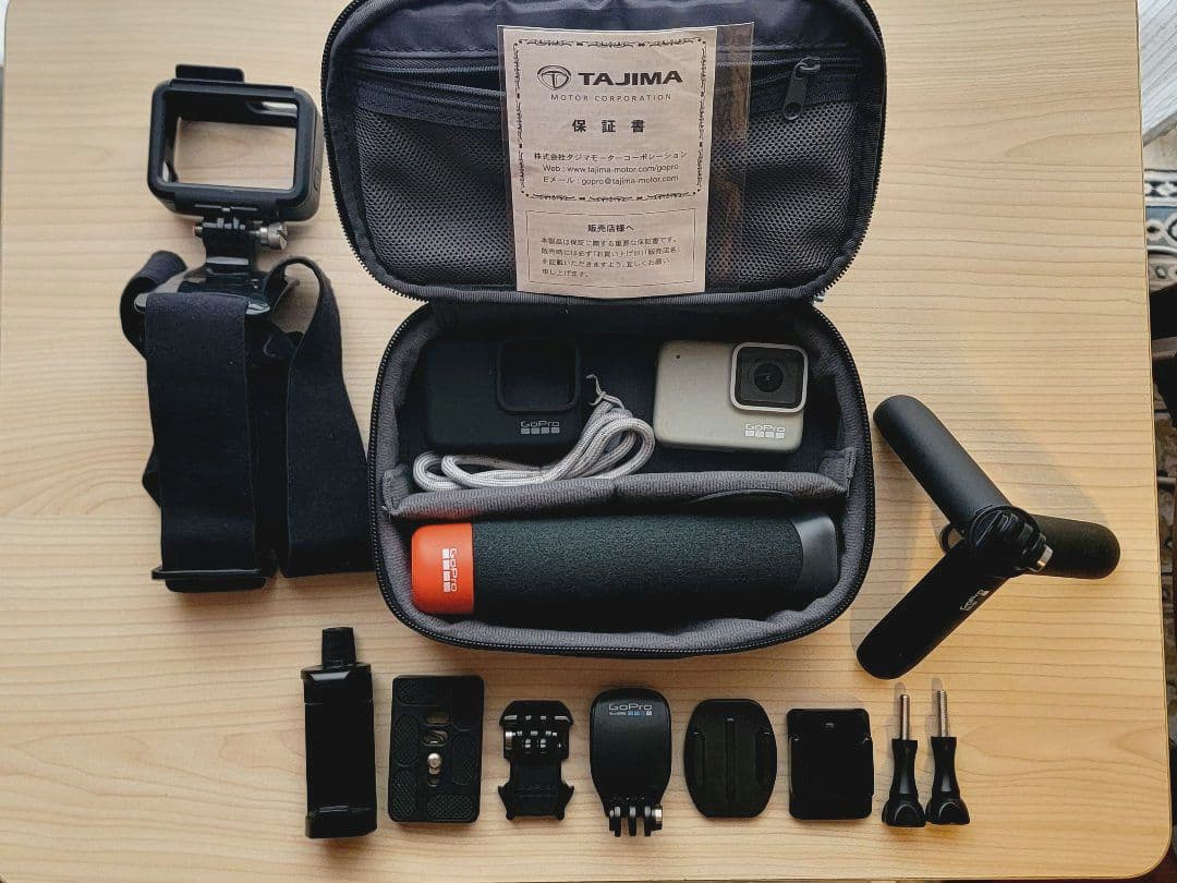 GoPro HERO7 WHITE 【本体 + アクセサリ－パッケージ】