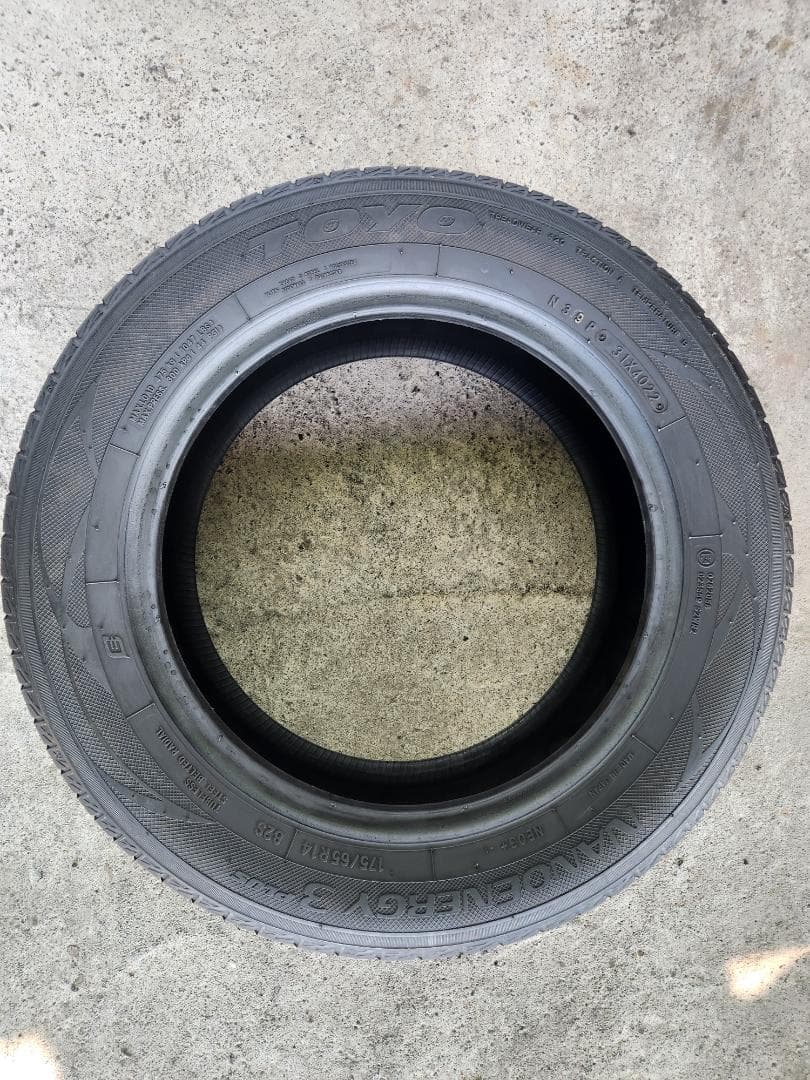 送料込☆2022年製 TOYOトーヨー タイヤ 175/65R14日本製☆2本