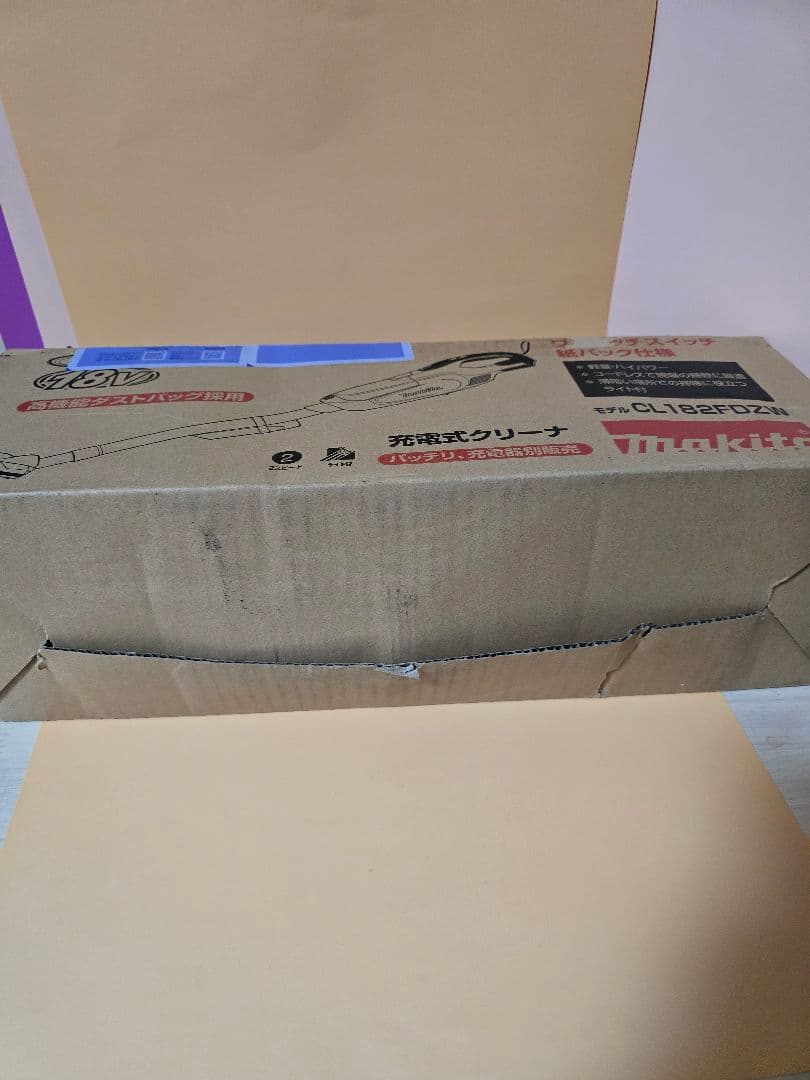 Makita CL182FD ハンディクリーナー 本体　バッテリー、充電器別売り