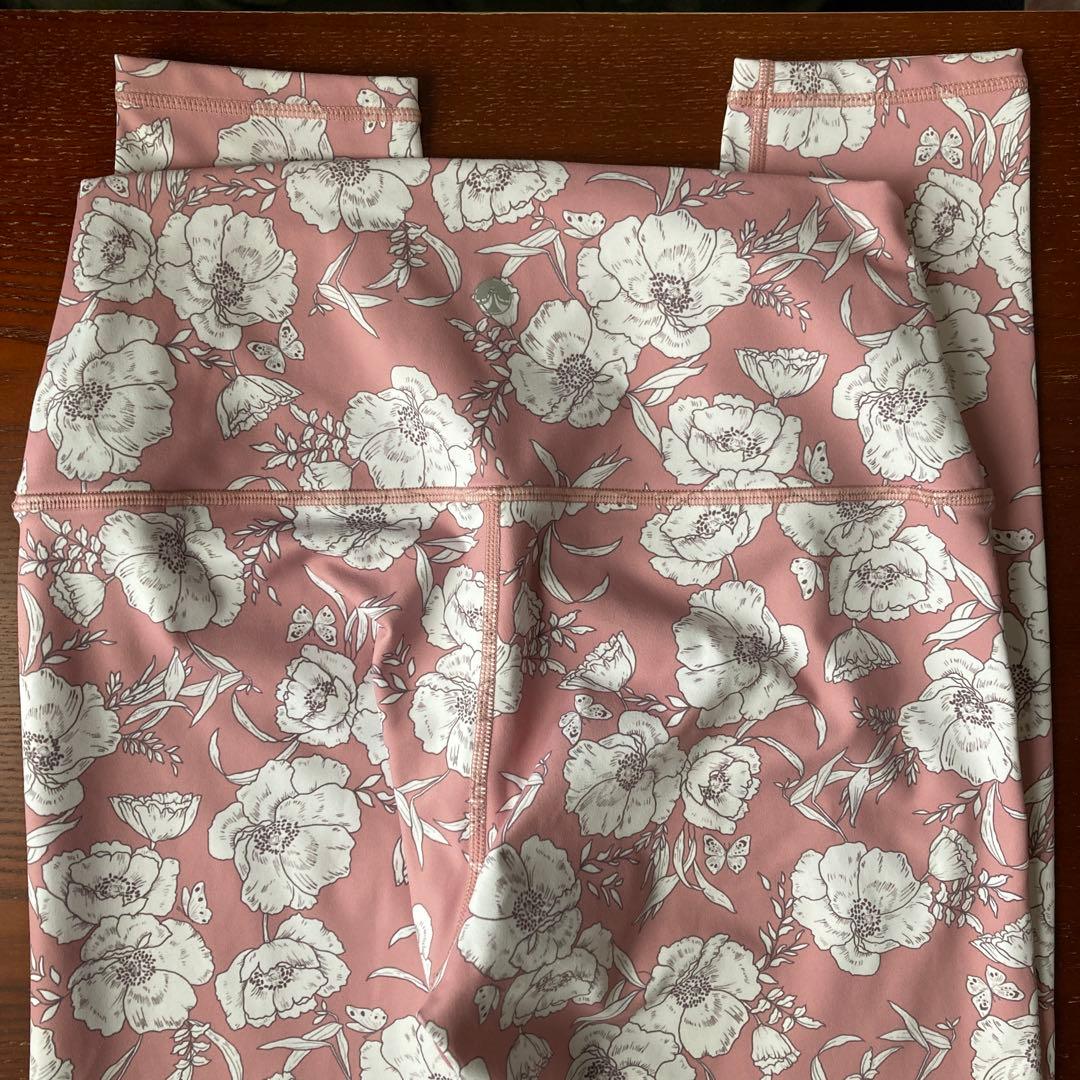 専用　スカーラ　花柄レギンス＆新品タグ付ヨガウェア