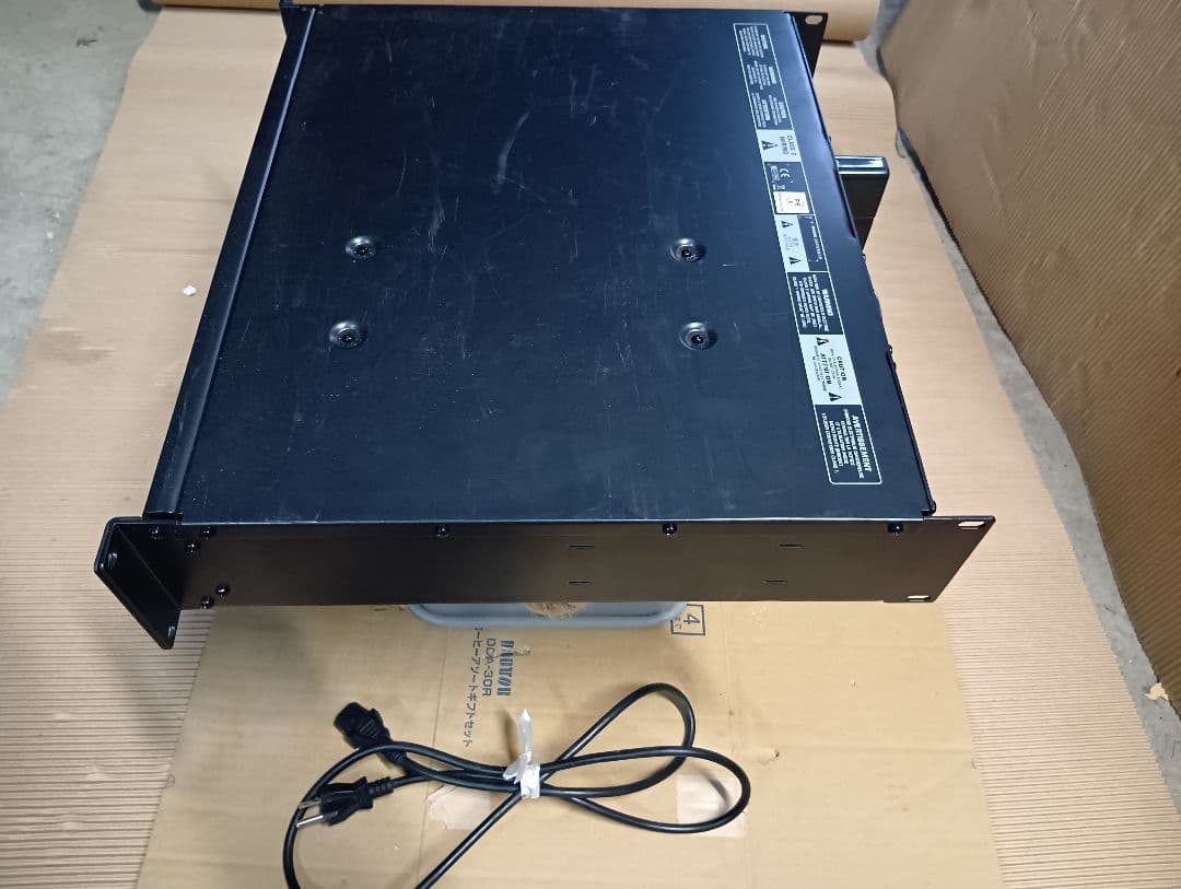 Behringer EUROPOWER EP2000 パワーアンプ