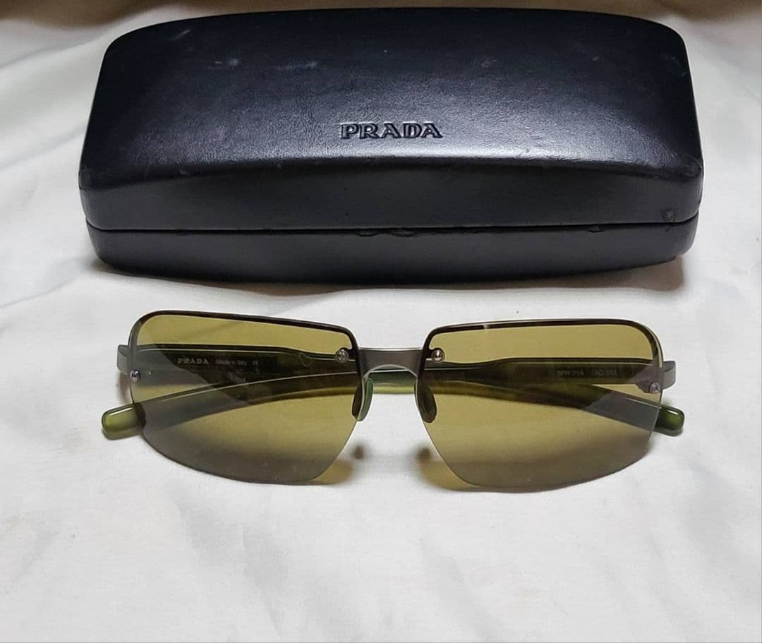 ◆PRADA　プラダ◆ロゴ付き　リムレス　サングラス　ケース付き