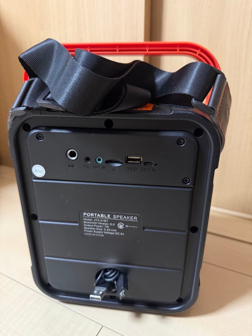 ポータブルスピーカー 黒と赤
