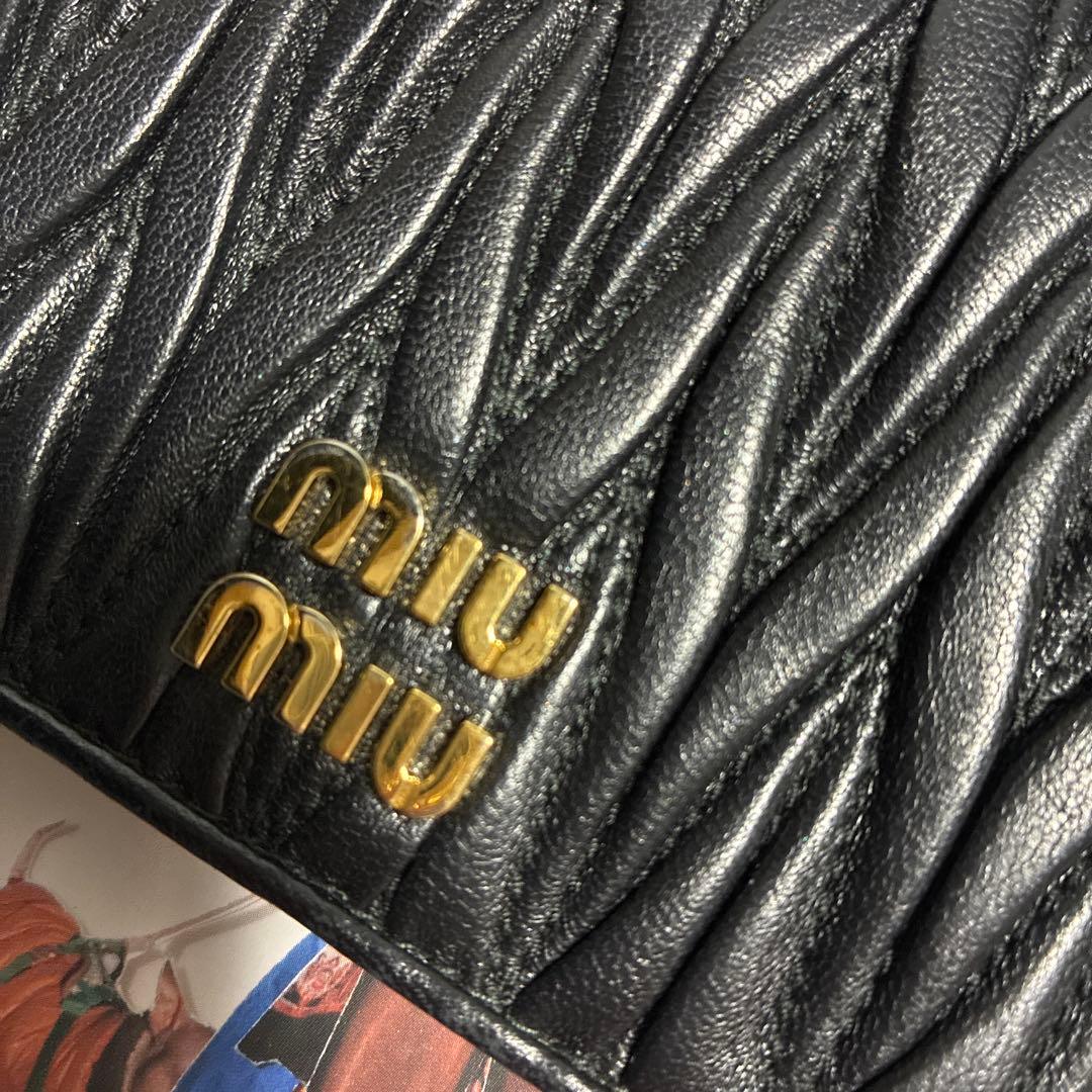 カ*海様 miu miu ブラック 二つ折り財布　限定価格