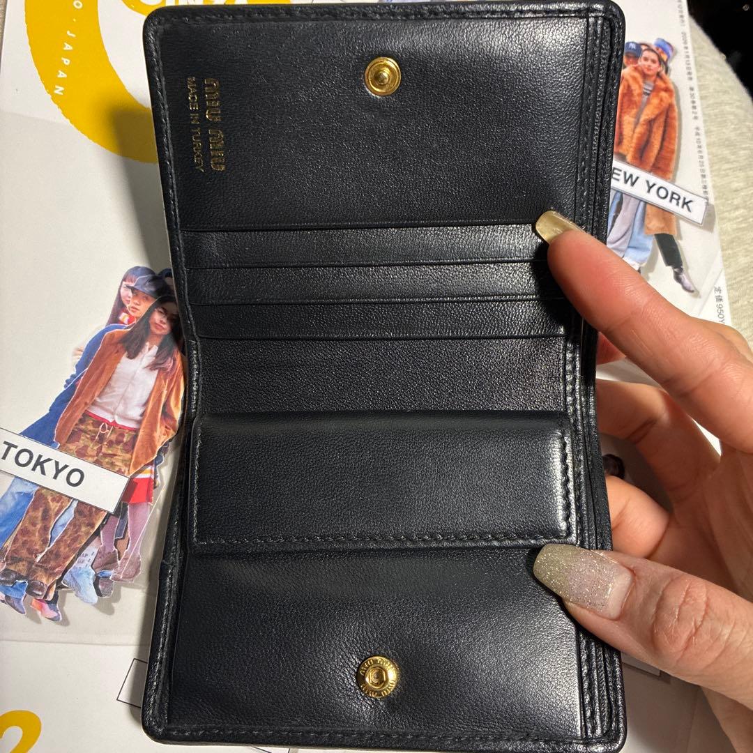 カ*海様 miu miu ブラック 二つ折り財布　限定価格