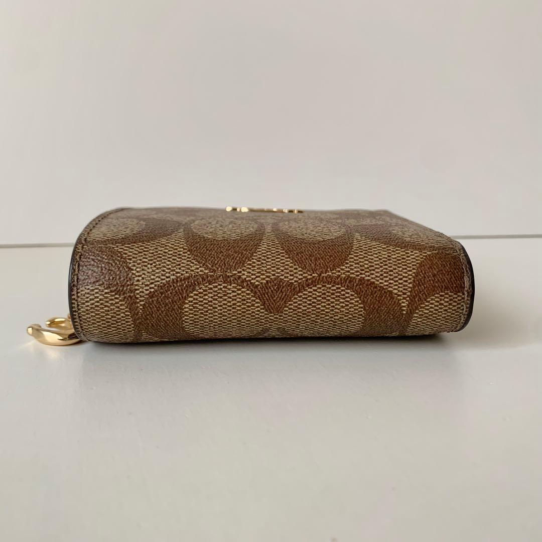 【COACH】二つ折り財布　シグネチャー　ベージュ　コンパクトウォレット　コーチ