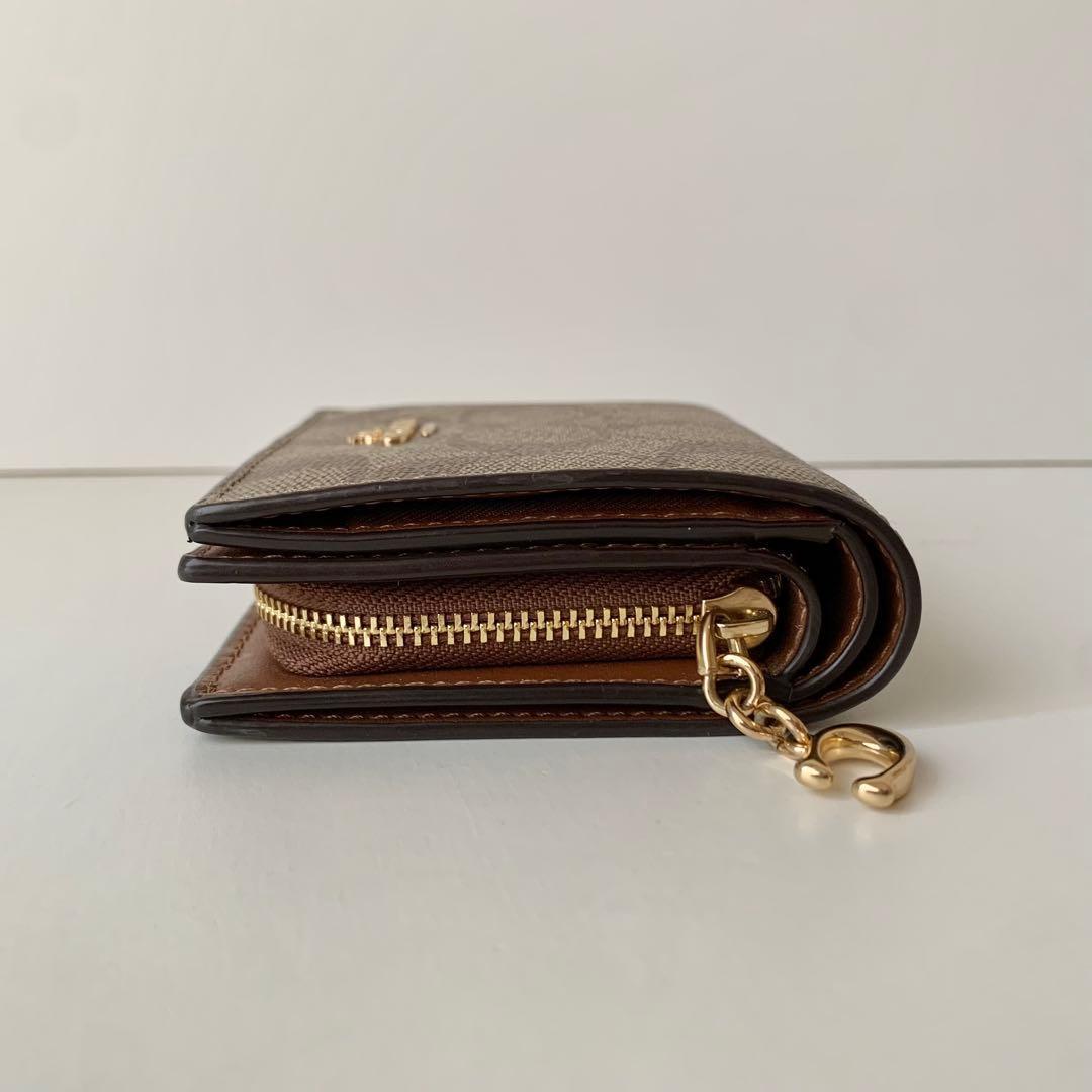 【COACH】二つ折り財布　シグネチャー　ベージュ　コンパクトウォレット　コーチ