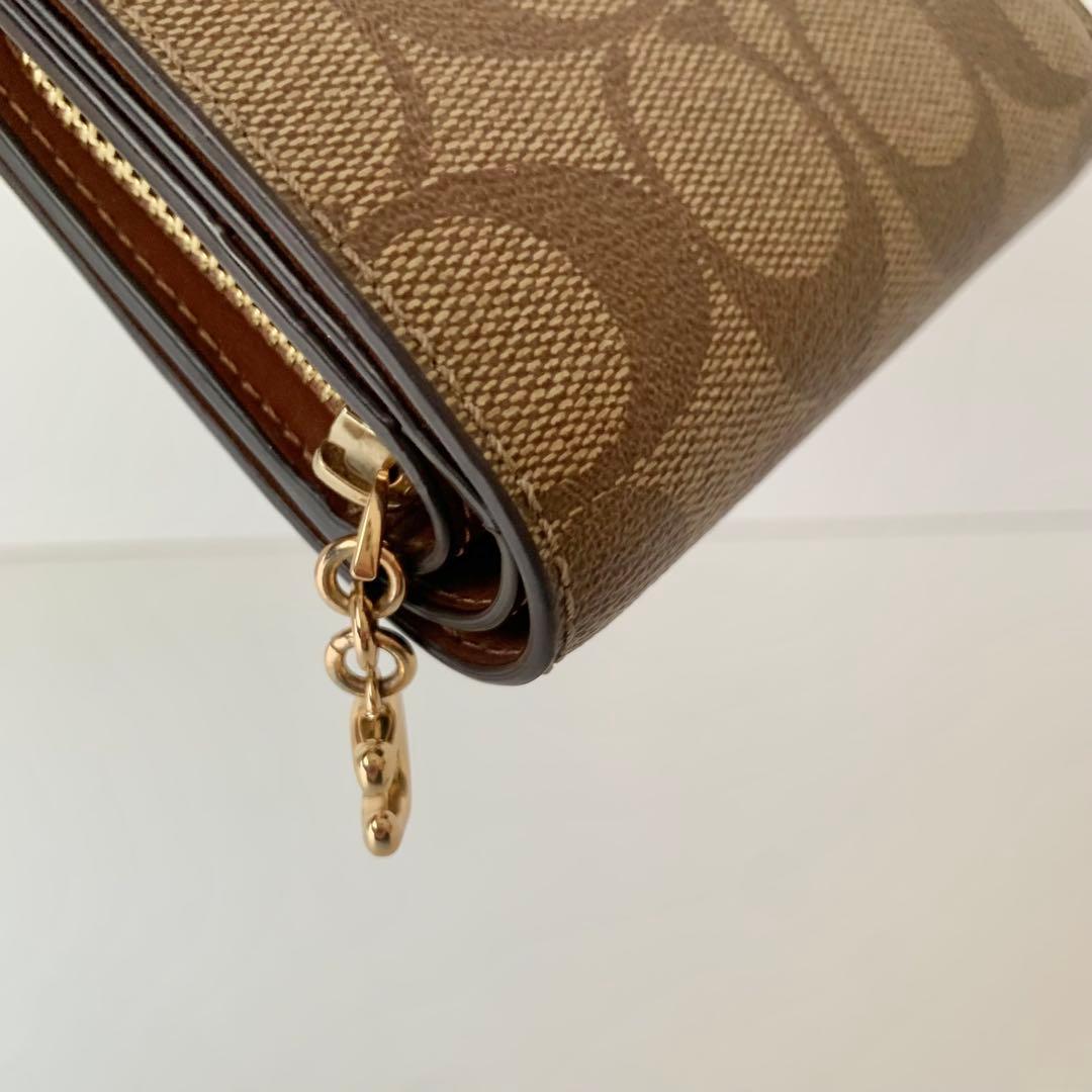【COACH】二つ折り財布　シグネチャー　ベージュ　コンパクトウォレット　コーチ