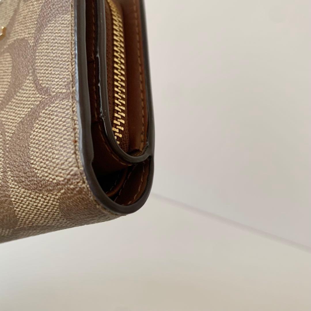【COACH】二つ折り財布　シグネチャー　ベージュ　コンパクトウォレット　コーチ