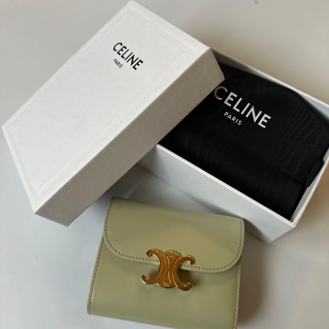 【CELINE】トリオンフ スモールフラップウォレット アーモンドグリーン