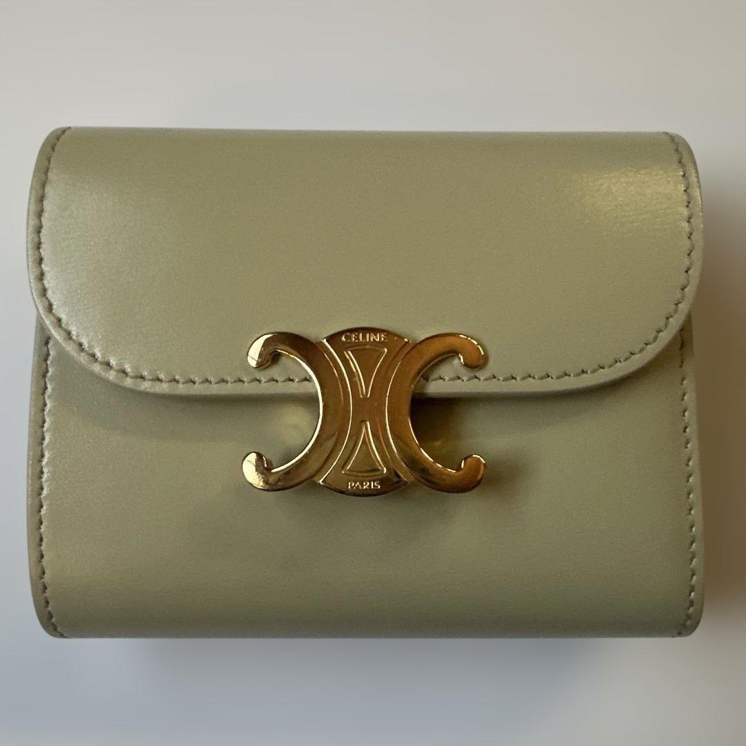 【CELINE】トリオンフ スモールフラップウォレット アーモンドグリーン
