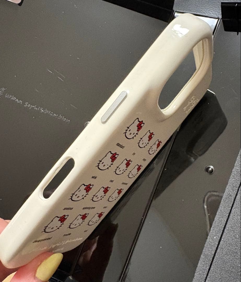 urban sophistication キティちゃんコラボ　iPhone16