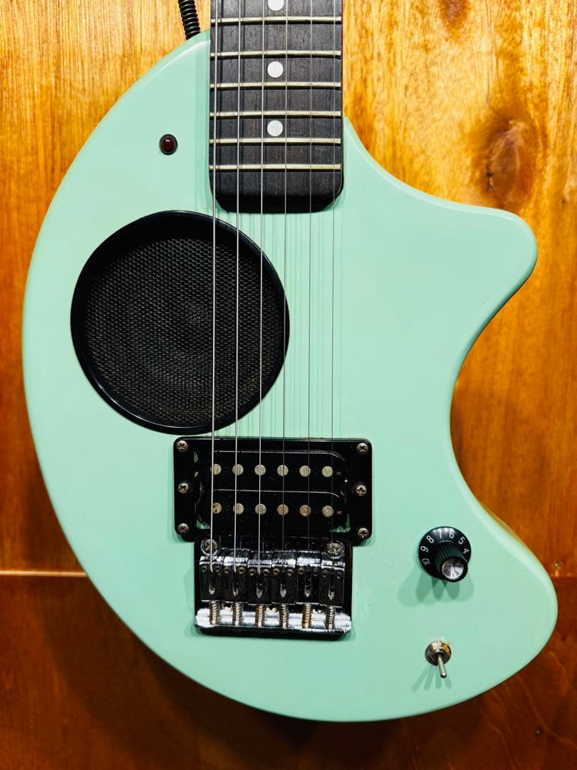 ZO-3 ミントグリーン　アンプ内蔵ギター