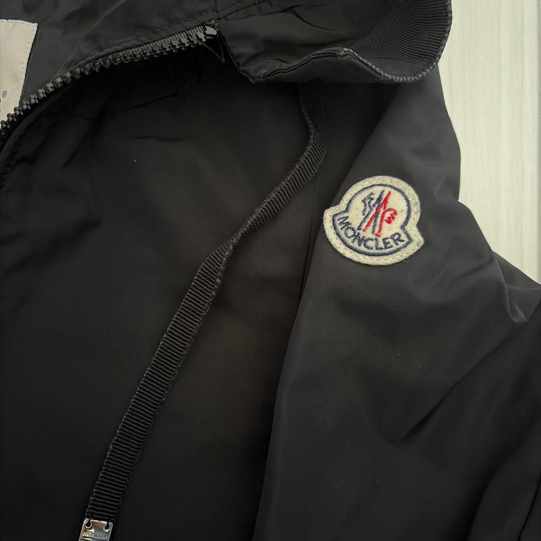 MONCLER ブラック フード付きジャケット