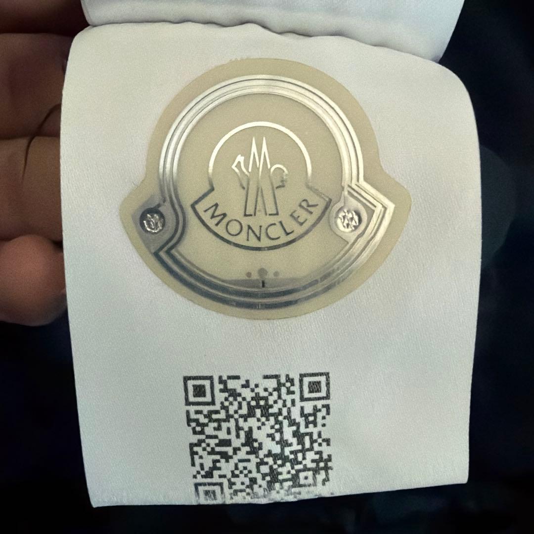 MONCLER ブラック フード付きジャケット