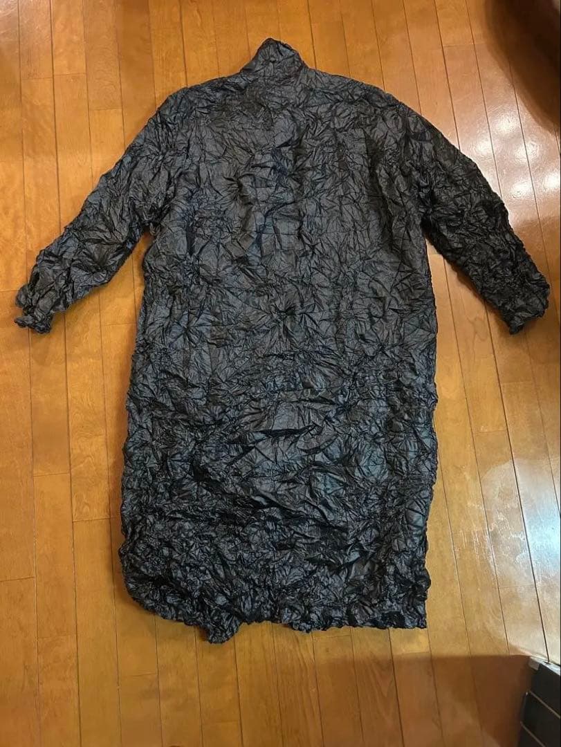 Issey Miyake しわ加工ブラックロングコート