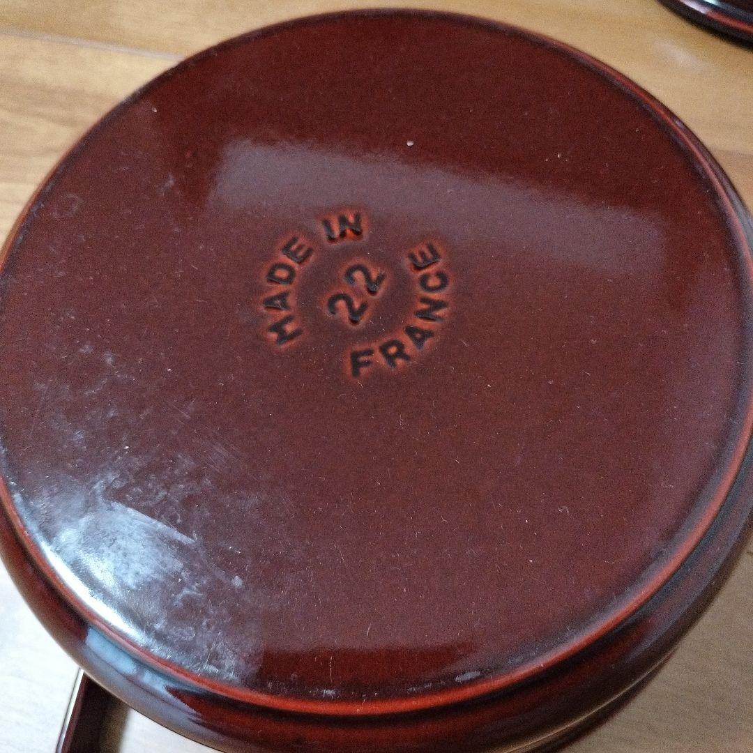 ストウブ staub ピコ・ココット ラウンド22cm 色はグレナディンレッド♪