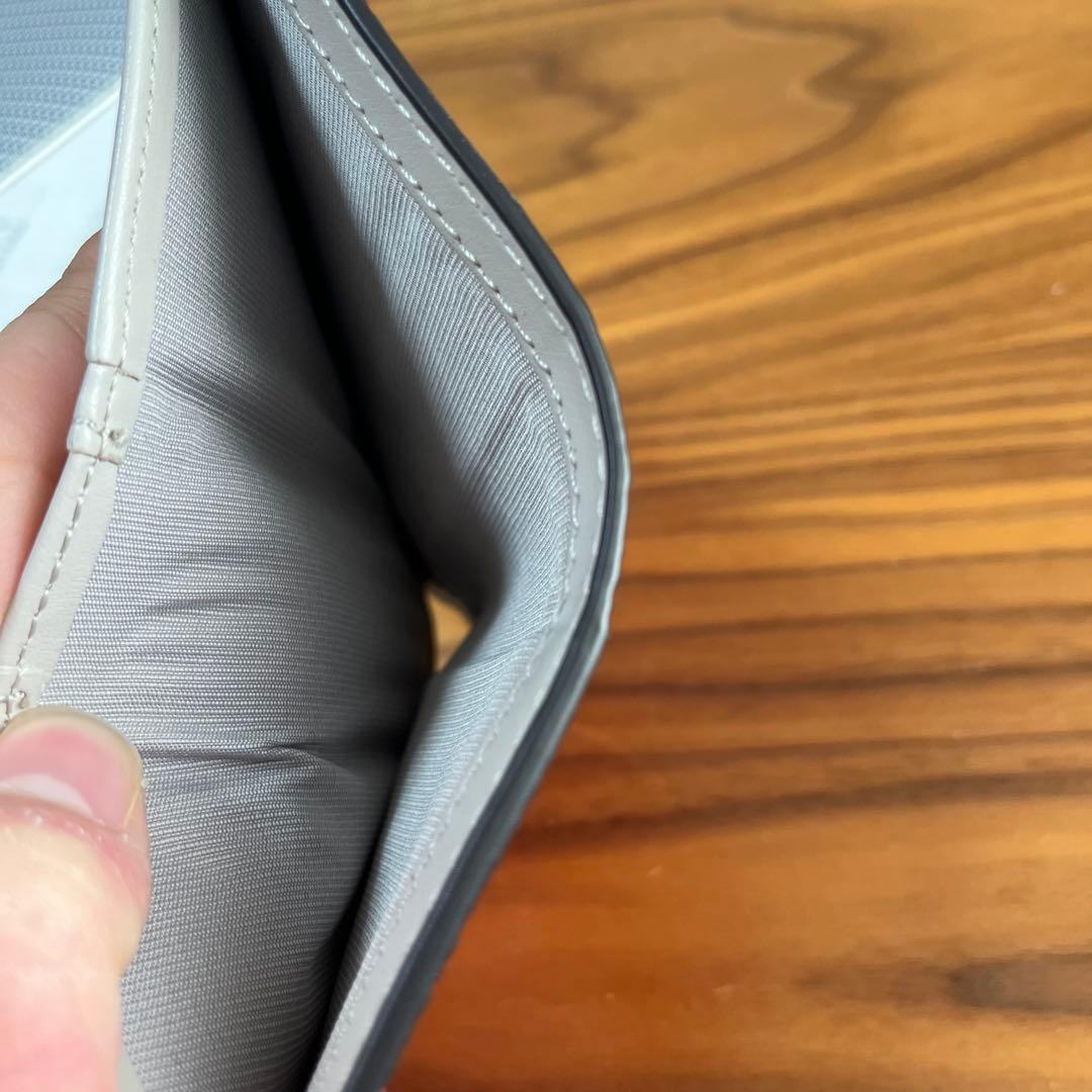 FURLA レッド 二つ折り財布