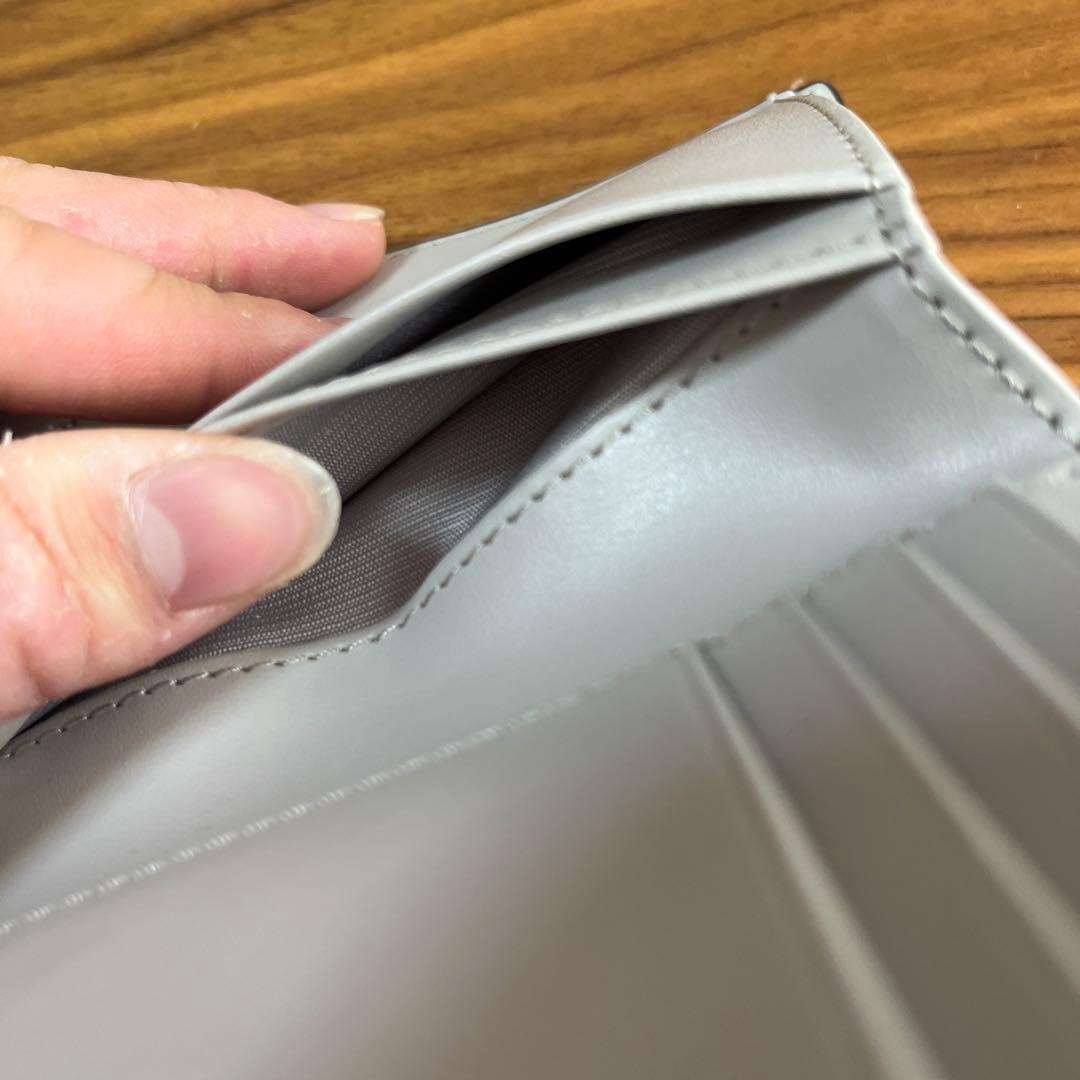 FURLA レッド 二つ折り財布