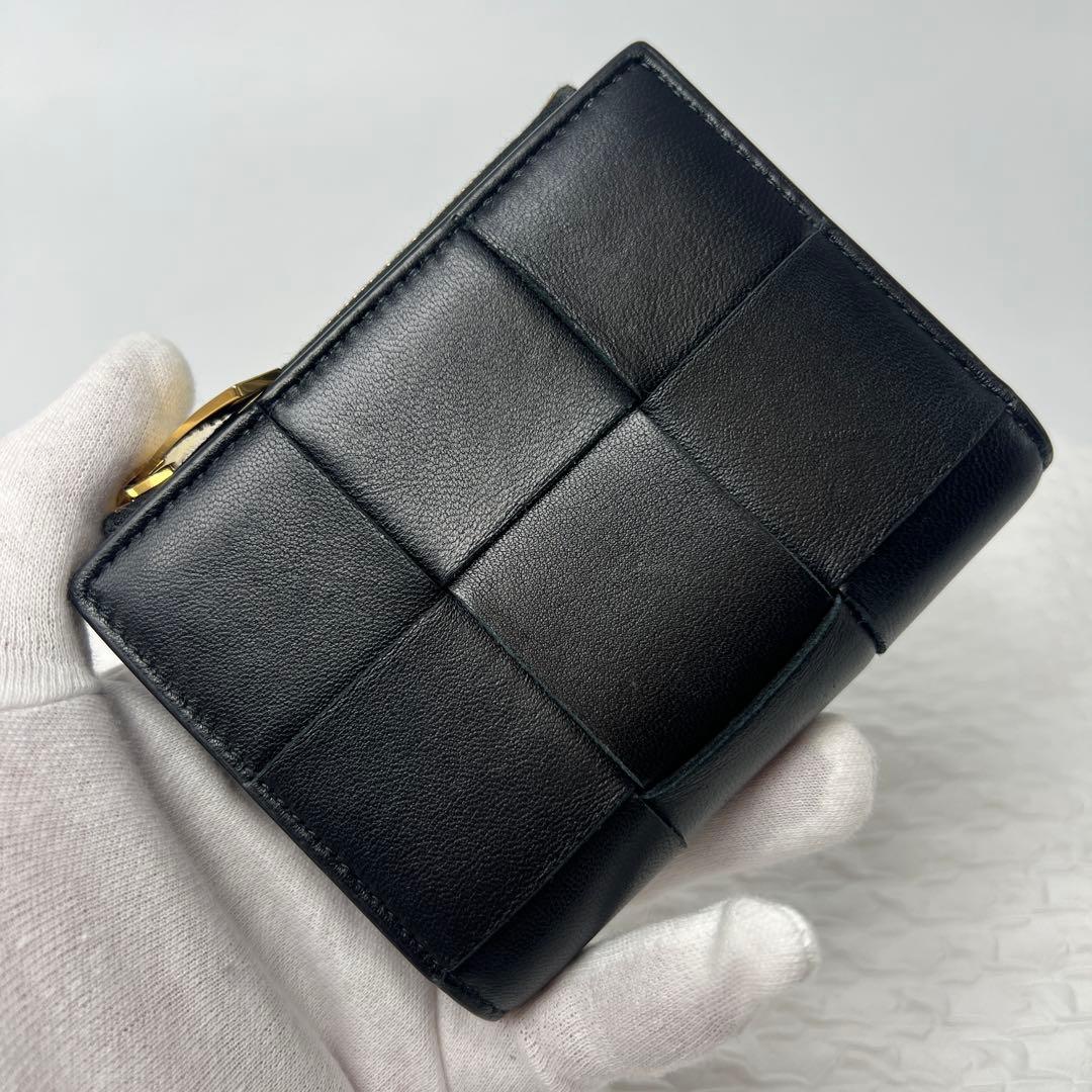 ✨極美品✨ボッテガ・ヴェネタ スモールカセット　バイフォールド　ジップウォレット