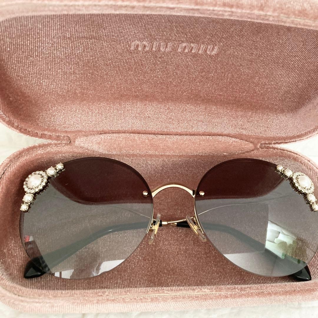 【新品】miumiu サングラス マニエール ゴールド×ブラック　箱ケース付き