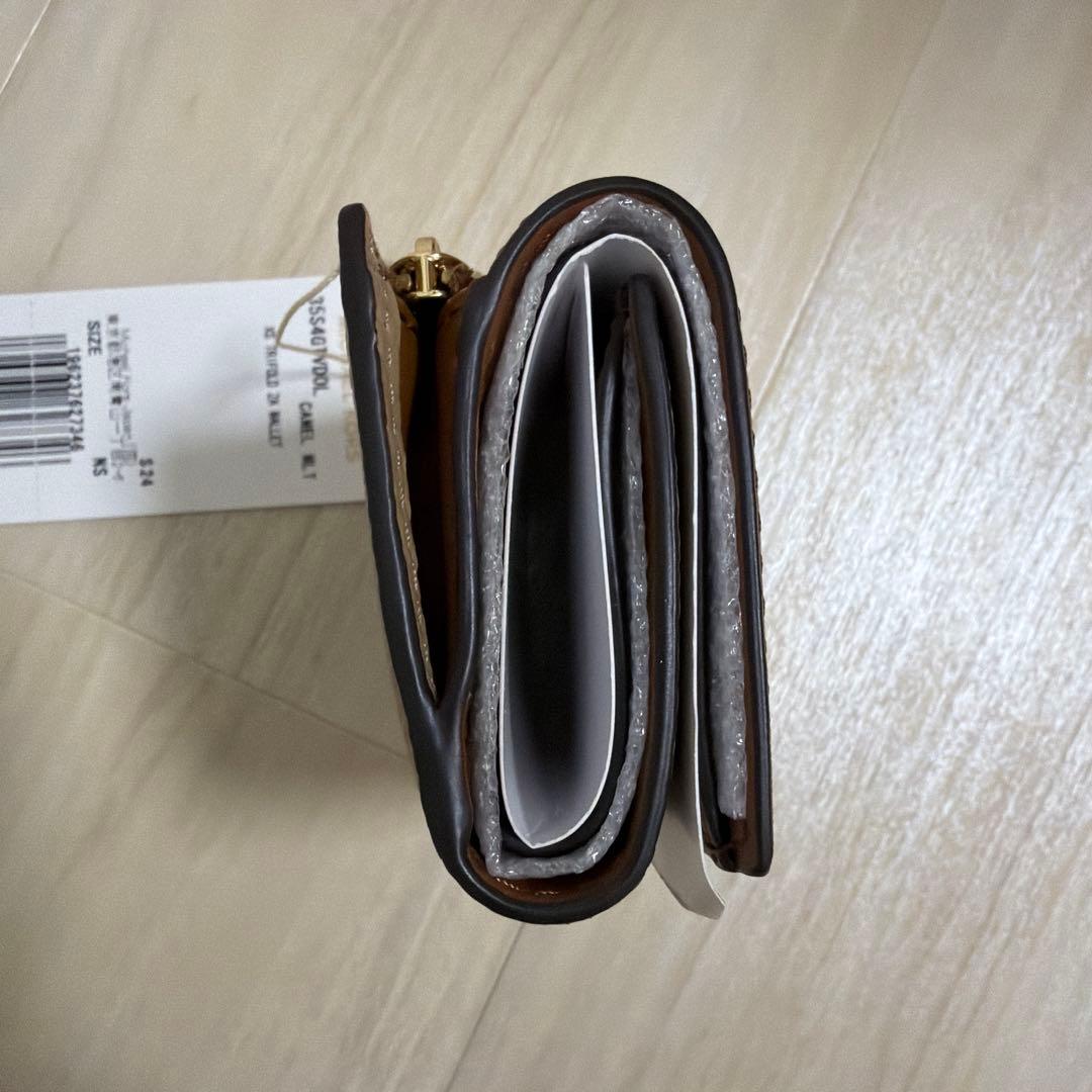 【新品タグ付き】MICHAEL CORS 三つ折り財布
