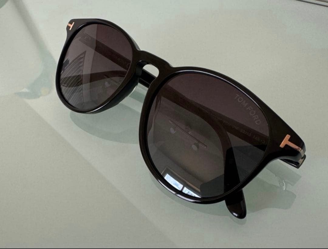 TOM FORD トムフォード サングラス TF1097 01B