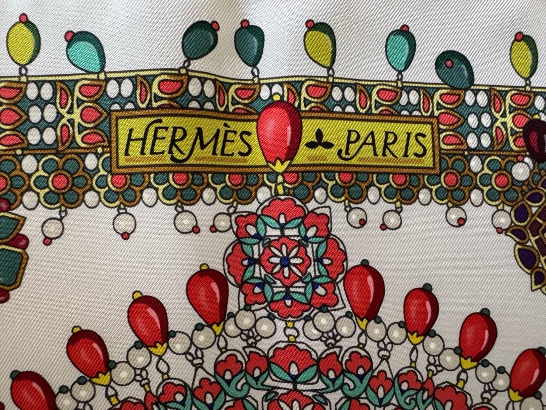 HERMÈS シルクスカーフ カレ90 カレジェアン マハラジャの装身具