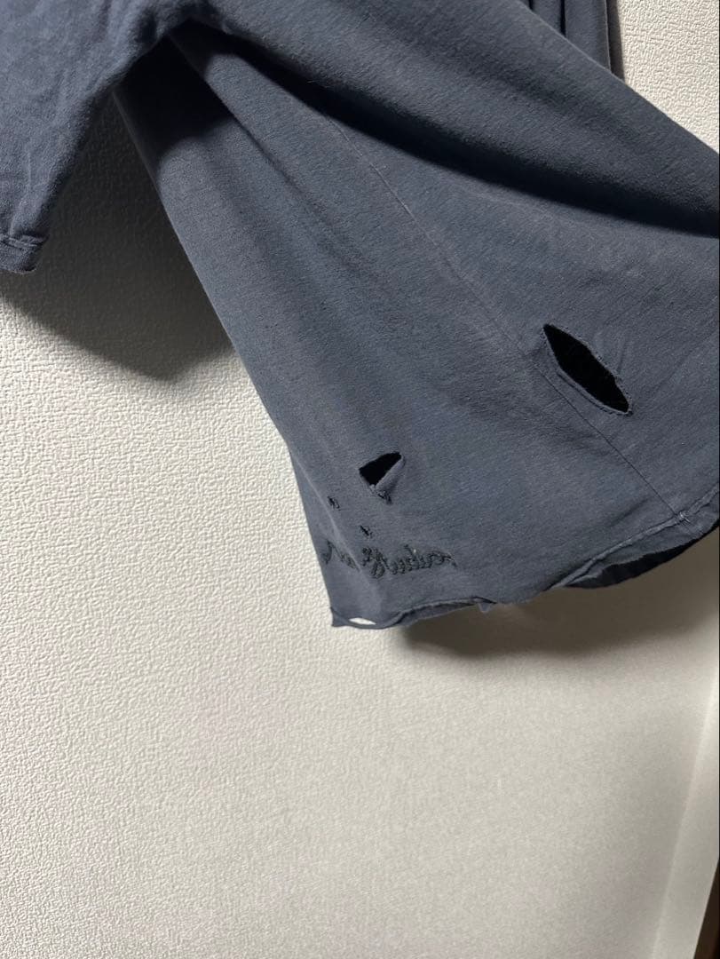 Acne Studios グレー ダメージ風Tシャツ