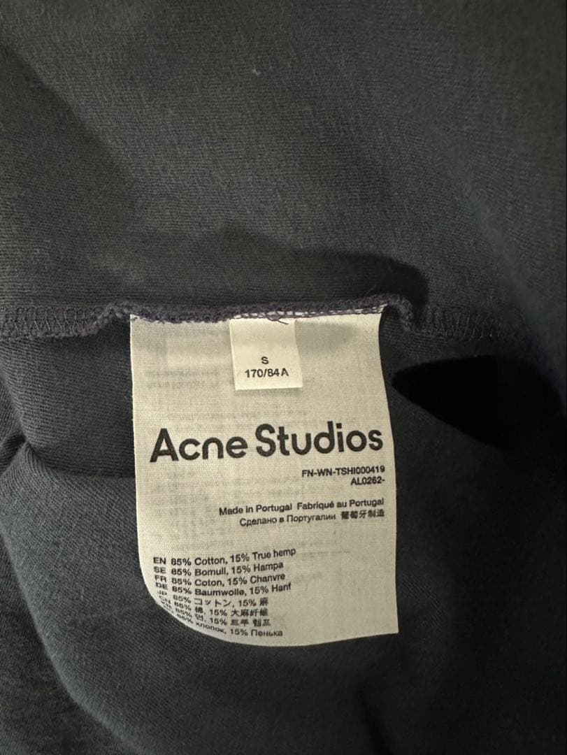 Acne Studios グレー ダメージ風Tシャツ